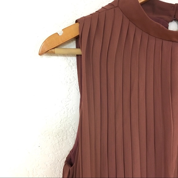 Lux Sleeveless Pleated Mauve Romper - Picture 2 of 5